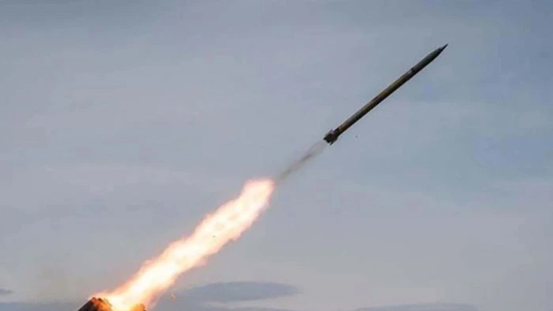 নতুন ইরানি নেতার অধীনে ইসরায়েলের দিকে প্রথম ক্ষেপণাস্ত্র অভি