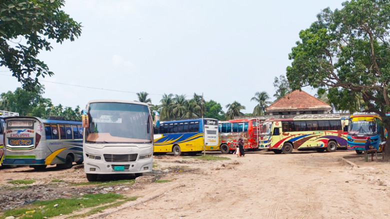 শ্রমিক বিক্ষোভে ভোলা-চরফ্যাশন রুটে বাস চলাচল বন্ধ
