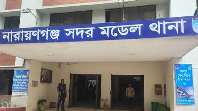 নারায়ণগঞ্জে পুলিশের এএসআইকে ছিনতাই, সরকারি পিস্তল লুট