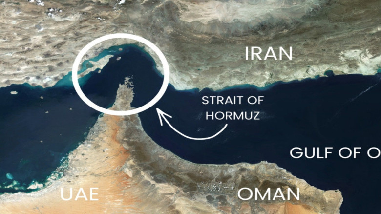 হরমুজ প্রণালীতে একটি কার্গো জাহাজে আগুন