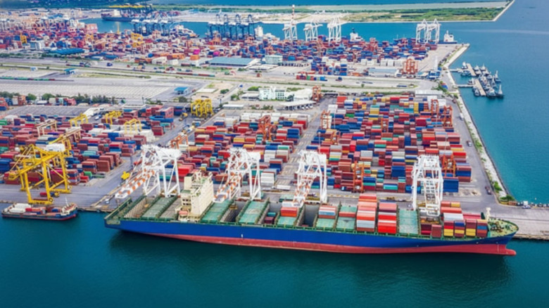 চট্টগ্রাম বন্দরের বহির্নোঙরে জ্বালানি খালাস, আসছে আরও চার জা