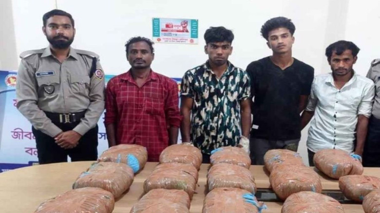 কেন্দুয়ায় অভিযানে ৩০ কেজি গাঁজাসহ চারজন গ্রেপ্তার