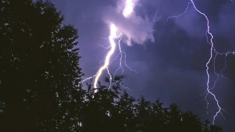 নওগাঁয় বজ্রপাতে প্রাণ গেল কৃষকের