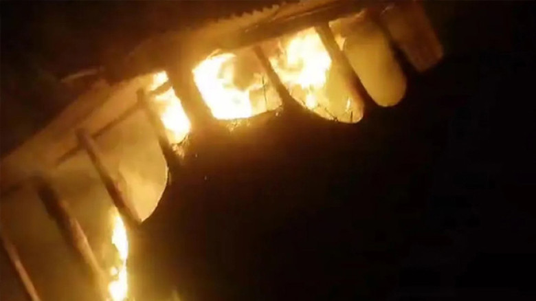 ঢাবি ছাত্রশক্তি নেতার বাড়িতে হামলা ও অগ্নিসংযোগের অভিযোগ