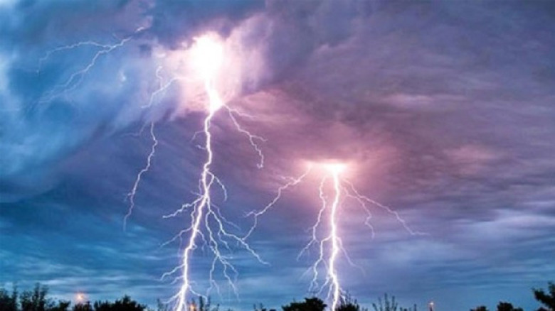 নেত্রকোনার দুর্গাপুরে বজ্রপাতে প্রাণ গেল রাজমিস্ত্রির