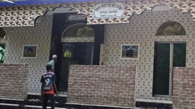আজান দিলেই আশপাশে সাপ, রাজশাহীর প্রাচীন মসজিদ ঘিরে বিস্ময়