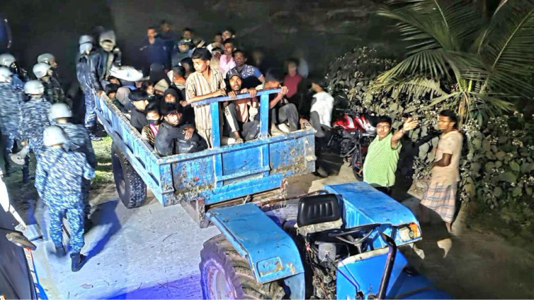 দালাল চক্রের মাধ্যমে পালানোর চেষ্টা, সন্দ্বীপে আটক ৩৭ রোহিঙ্