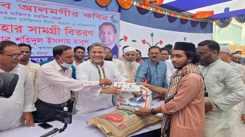 চরভদ্রাসনে ৩৭০ ইমাম পেলেন ঈদ উপহার ও নগদ অর্থ