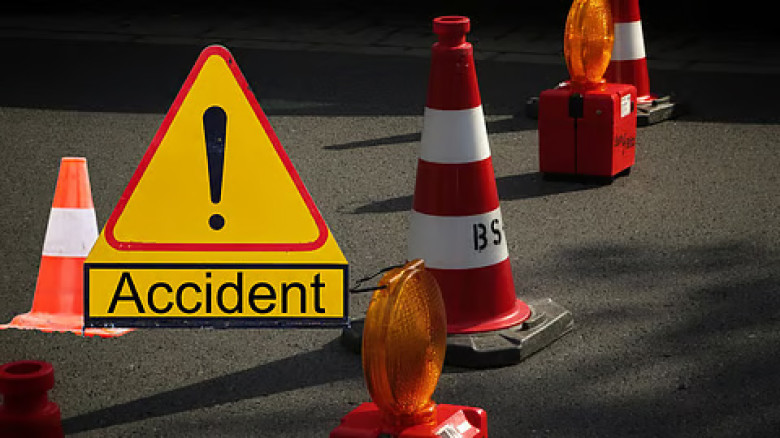 তেল নিতে গিয়ে মর্মান্তিক দুর্ঘটনা, প্রাণ হারালেন দুই ব্যক্তি