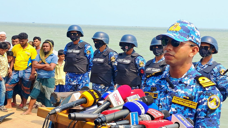ঈদ উপলক্ষে উপকূলীয় নৌপথে কোস্ট গার্ডের সাঁড়াশি অভিযান
