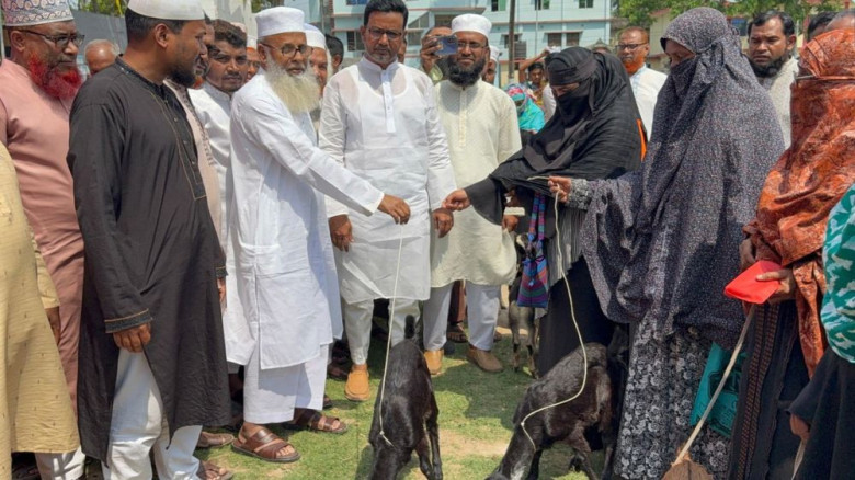 কেশবপুরে ৫০ নারীর আত্মকর্মসংস্থানে ছাগল সহায়তা