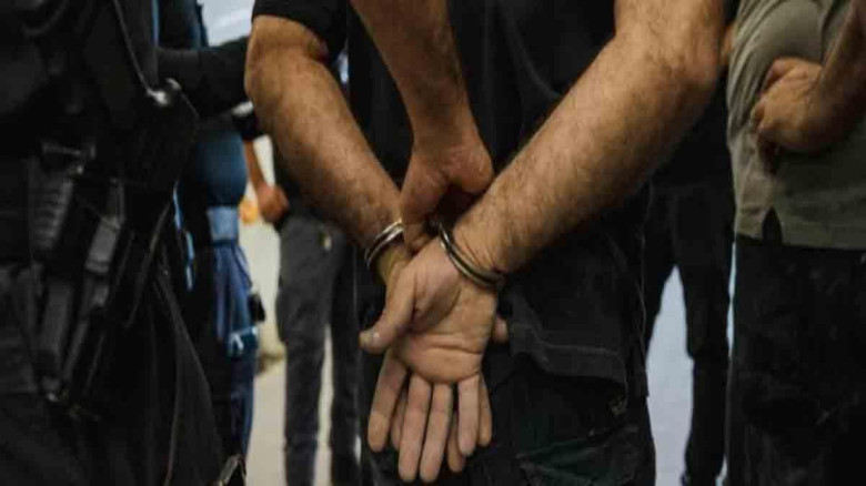 যুদ্ধের মধ্যে ইরানে গুপ্তচর সন্দেহে ১০ জন আটক