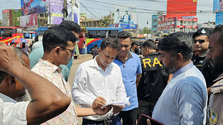 বাড়তি ভাড়া আদায়, ২১ যাত্রীকে টাকা ফেরত