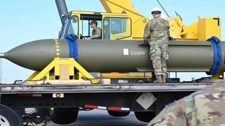 শক্তিশালী বোমায় ইরানের ঘাঁটিতে হামলা, দাবি মার্কিন বাহিনীর