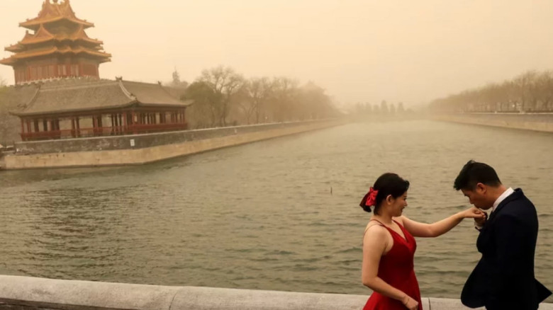 পড়াশোনা নয়, প্রেমে মন দিতে বললো চীনের বিশ্ববিদ্যালয়