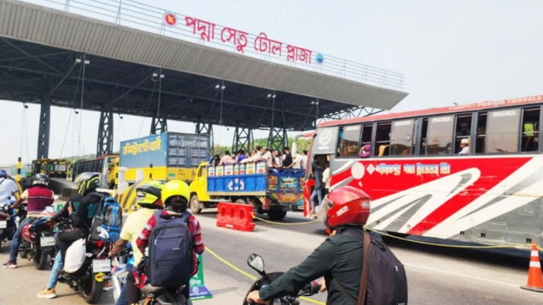পদ্মা সেতুতে ২৪ ঘণ্টায় সাড়ে ৪ কোটি টাকার রেকর্ড টোল আদায়...