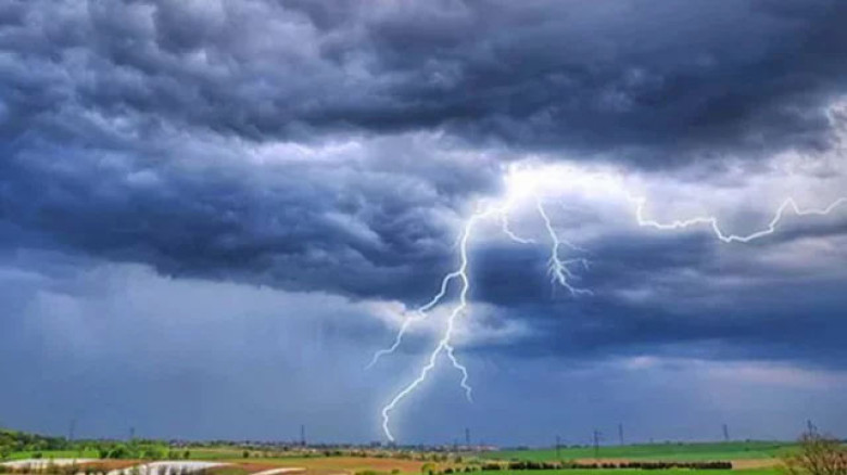 বাড়ির উঠানে কাজ করতে গিয়ে বজ্রপাতে নিহত গৃহবধূ