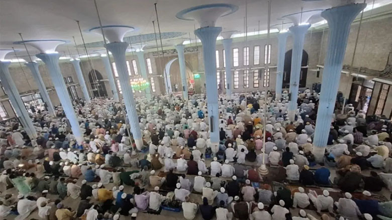 বায়তুল মোকাররমে ঈদের নামাজ শেষে জাতির কল্যাণে দোয়া