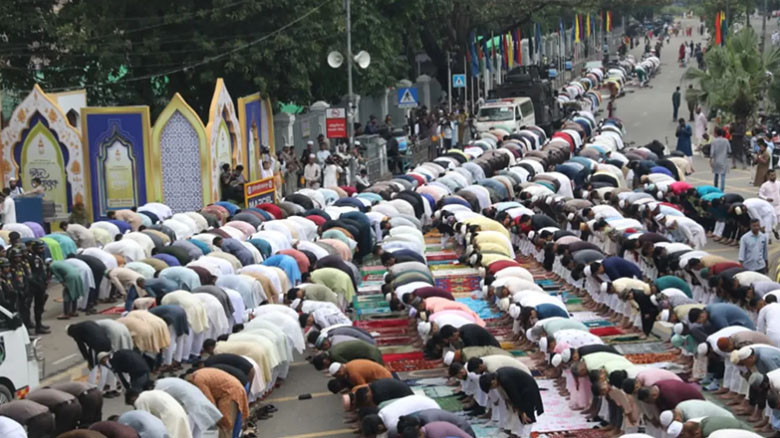 জাতীয় ঈদগাহের মোনাজাতে মুসলিম বিশ্বকে ঐক্যবদ্ধ হওয়ার আহ্বান