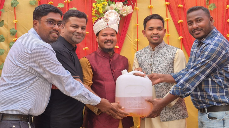 তেলের সংকটে বিয়েতে বর পেলেন ৫ লিটার অকটেন