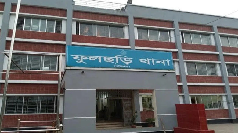 গাইবান্ধায় পুলিশের ওপর হামলা, গাড়ি ভাঙচুর করে আসামি ছিনতাই