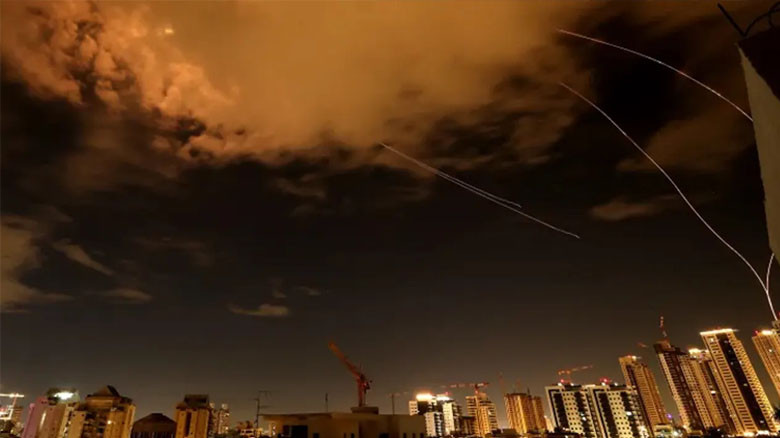 ড্রোন ও ক্ষেপণাস্ত্র হামলায় কাঁপছে মধ্যপ্রাচ্য, চাপে সৌদি-কু