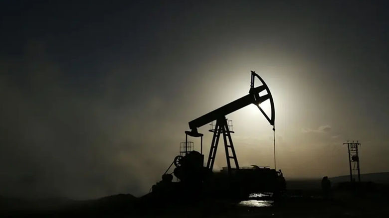 হরমুজ সংকটে কুয়েত তেল উত্তোলন কমাচ্ছে