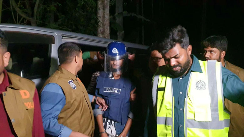 নাটোরে পারিবারিক কলহে বাবাকে কুপিয়ে হত্যা, ছেলে আটক