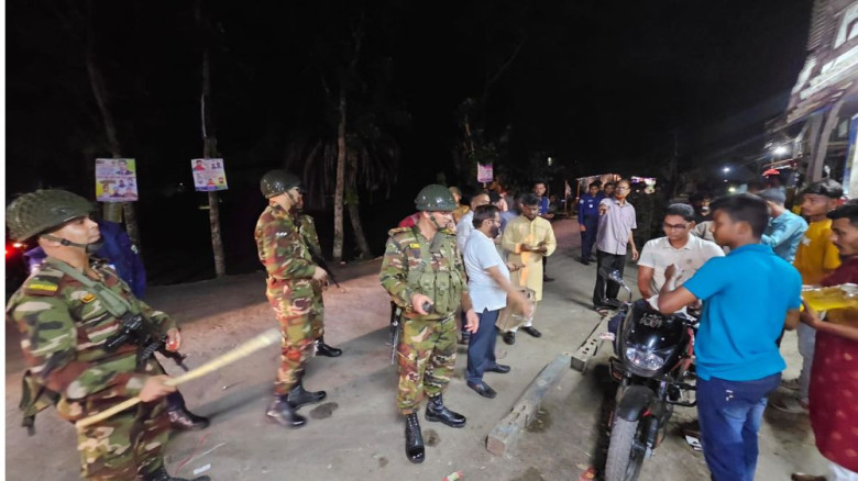 পেট্রল সংকটে গলাচিপায় তেল পেতে কাগজ যাচাই, লম্বা লাইন