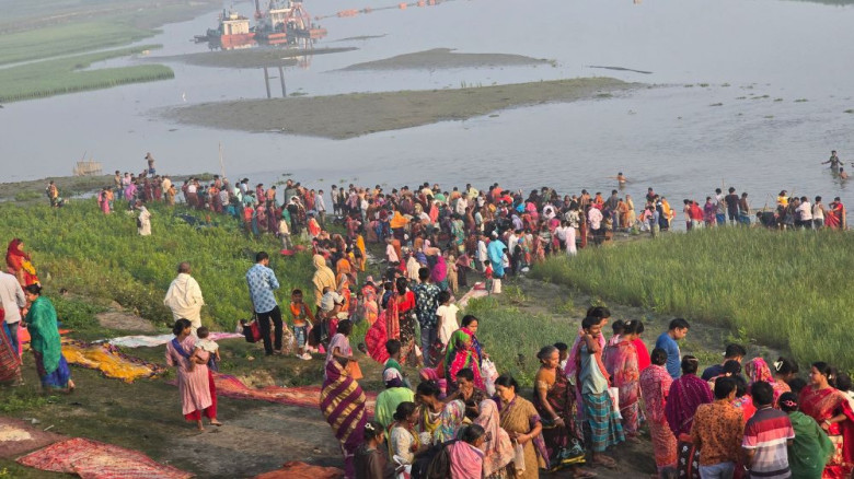জামালপুরে মহা অষ্টমী স্নানে হাজারো ভক্তের সমাগম