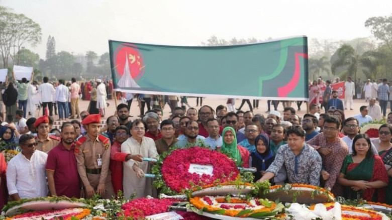 স্বাধীনতা দিবসে জিয়াউর রহমানের সমাধিতে জবি উপাচার্যের শ্রদ্ধ