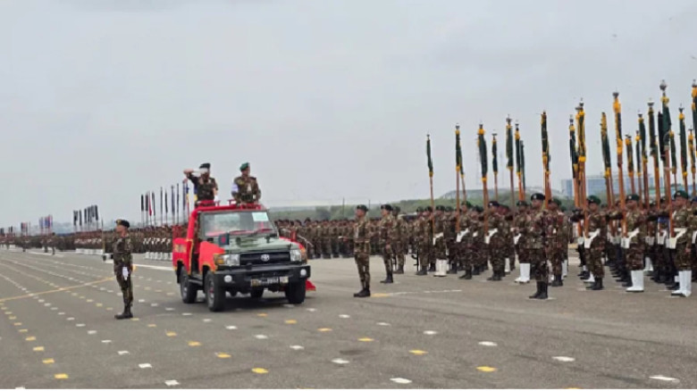 দীর্ঘ বিরতির পর জমকালো কুচকাওয়াজে মাতল রাজধানী