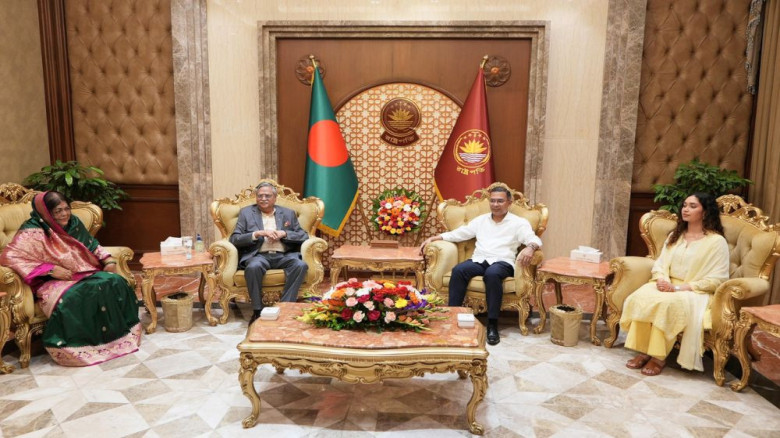 বঙ্গভবনে প্রধানমন্ত্রীর উপস্থিতি, রাষ্ট্রপতির সঙ্গে শুভেচ্ছা