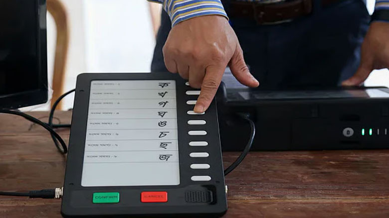 ‘মরা’ ইভিএম নিয়ে বিপাকে ইসি, ১,৫৯৯ মেশিনের হদিস নেই