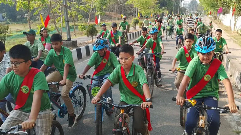 কুমিল্লা সেনানিবাসে ‘গো গ্রিন’ উদ্যোগে সাইকেল র‍্যালি