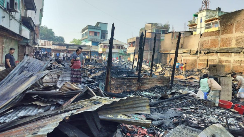 দীঘিনালায় ভয়াবহ আগুন, পুড়ে ছাই ৩৫ দোকান