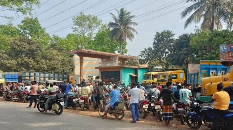 সাতক্ষীরায় ফুয়েল কার্ড বাতিলের গুজব ভুয়া, প্রশাসনের স্পষ্টীক
