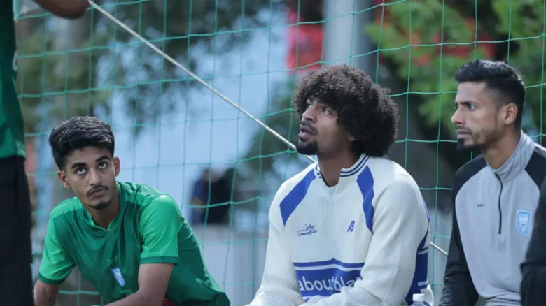 সিঙ্গাপুর পৌঁছেছে জামাল-হামজারা, শেষ ম্যাচে চ্যালেঞ্জ বাংলাদ