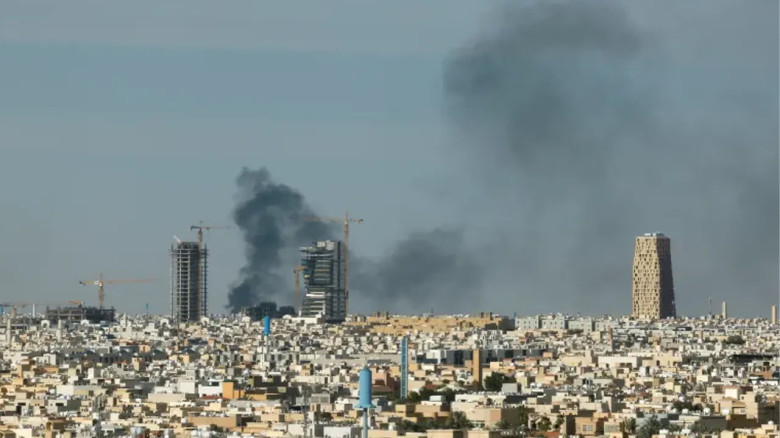 রিয়াদের ওপর ক্ষেপণাস্ত্র হামলা, আকাশ প্রতিরক্ষা সক্রিয়