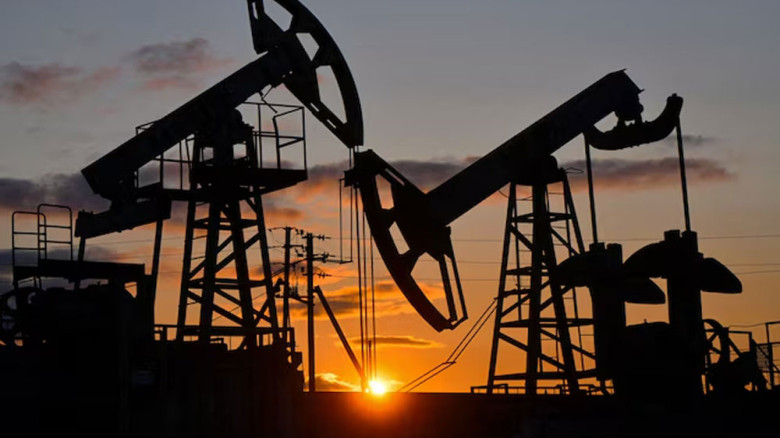 পেট্রল রপ্তানি বন্ধে যাচ্ছে রাশিয়া, ১ এপ্রিল থেকে নিষেধাজ্ঞ