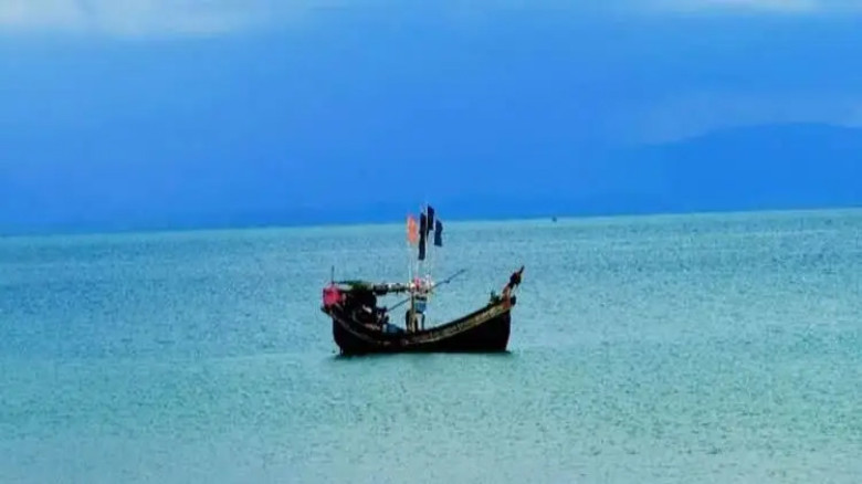 আরাকান আর্মির হাতে আটক ১৩ বাংলাদেশি জেলে