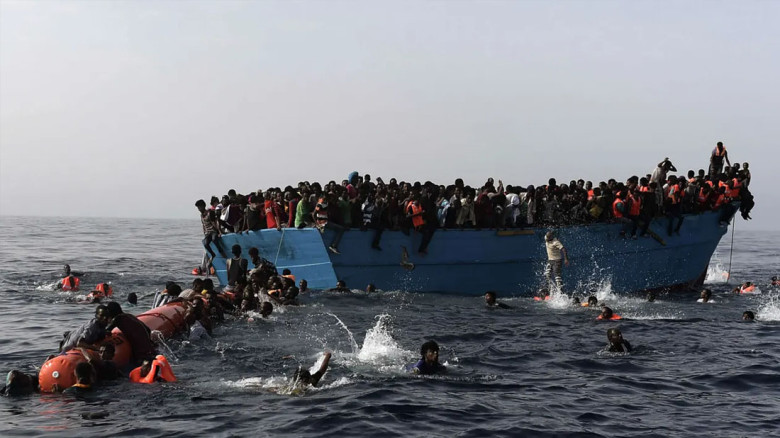 ভূমধ্যসাগরে মৃত্যুর মিছিল: ২২ অভিবাসীর প্রাণহানি, জীবিত উদ্ধ