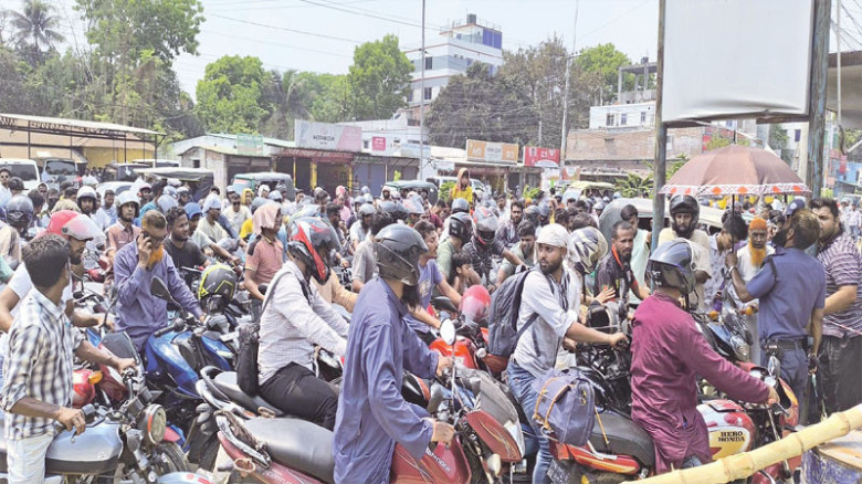 জ্বালানি সংকটে বগুড়ায় নতুন শর্তে তেল বিক্রি