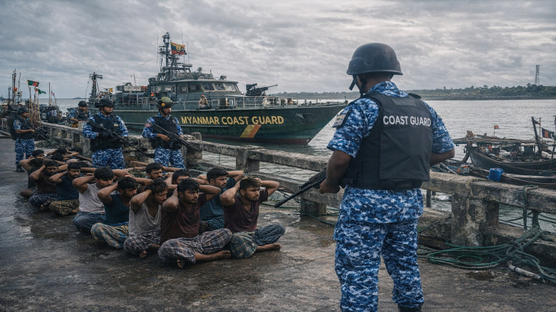মিয়ানমার জলসীমায় আটক বাংলাদেশি জেলেরা, দুশ্চিন্তায় স্বজনরা
