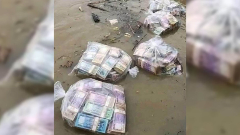 নদীতে ভাসছে ‘টাকার বস্তা’? ভাইরাল ছবির আসল সত্য জানালো পুলিশ