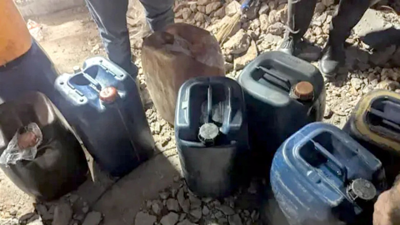 নিলামে সস্তায় কিনে চড়া দামে তেল বিক্রি, ভাটারায় গ্রেফতার