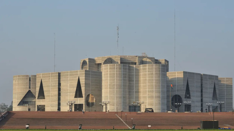 সংসদ সচিবালয় কমিশন গঠন, স্পিকার হাফিজ উদ্দিন চেয়ারম্যান