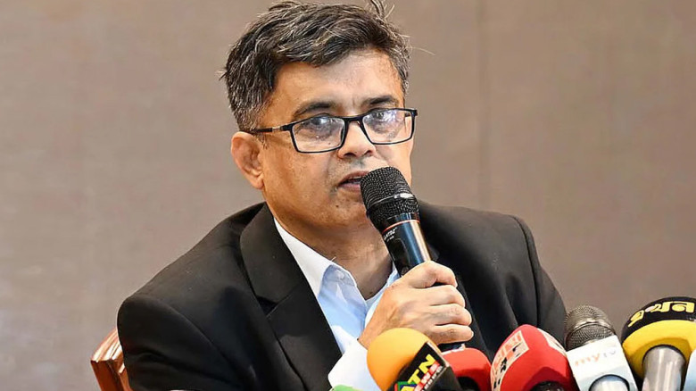 অন্তর্বর্তী সরকারের সময়ে তেলের জন্য এমন লাইনে কী হতো, কল্পনা