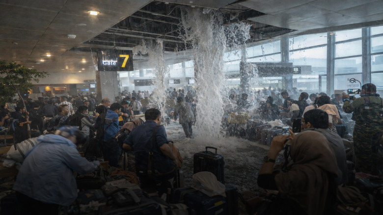 জাকার্তা আন্তর্জাতিক বিমানবন্দরে ছাদ ধস, কোনো হতাহতের খবর নে