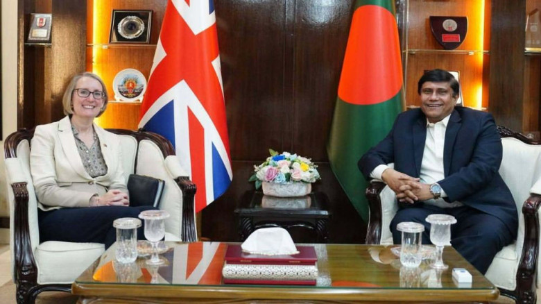 প্রতিরক্ষা উপদেষ্টার সঙ্গে ব্রিটিশ হাইকমিশনারের সৌজন্য সাক্ষ